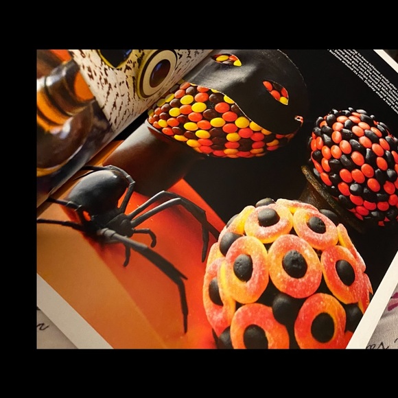 NEWpaperback book byMatthew Mead.Halloween. Style is shockingly simple. - Picture 2 of 9